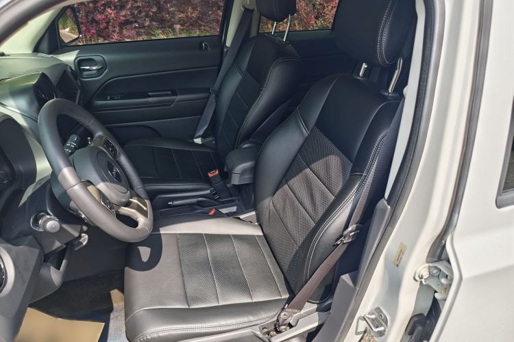 Used Jeep Patriot 2014 2.4L Sport Edition Interior 3