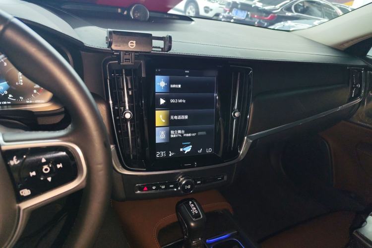 Used Volvo V90 2017 Cross Country T5 AWD Prestige Edition
