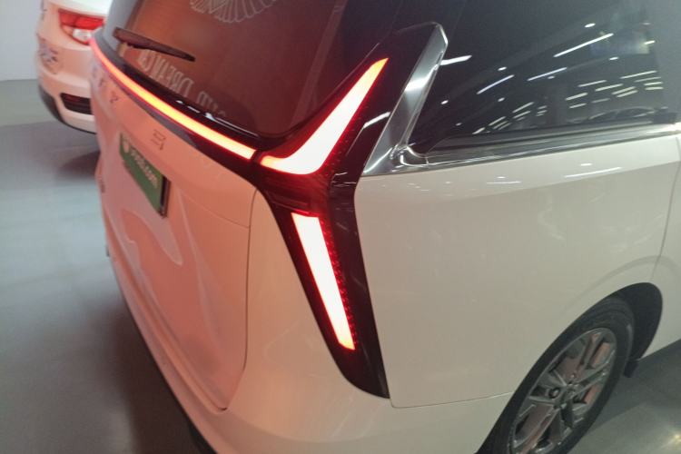 Used SAIC MAXUS G70 2024 2.0T Automatic Luxury Edition 7 Seats Right Rear Taillight