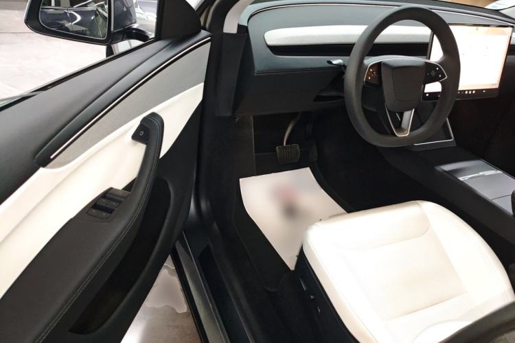 Used Tesla Model Y 2025 Rear-Wheel-Drive Version Driver Seat