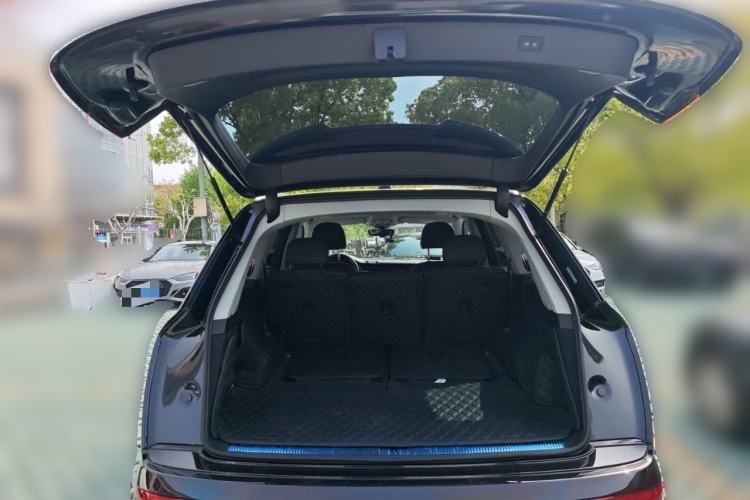 Used Audi Q7 2021 45 TFSI quattro S line Sport model Trunk