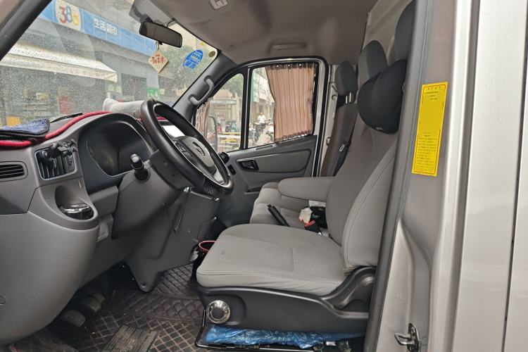 Used Foton Toano 2024 Tuyano Pro Van 2.0T Manual Rear-Wheel Drive Extended Wheelbase Mid-Roof Configuration Single Rear Tire 3-Seater
