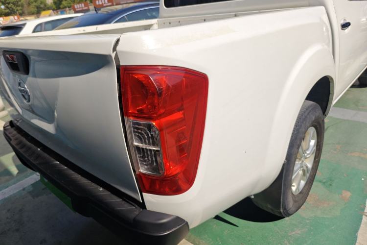 Used Nissan Navara 2021 2.5L Facelift Manual Two-Wheel Drive Comfort Version QR25
