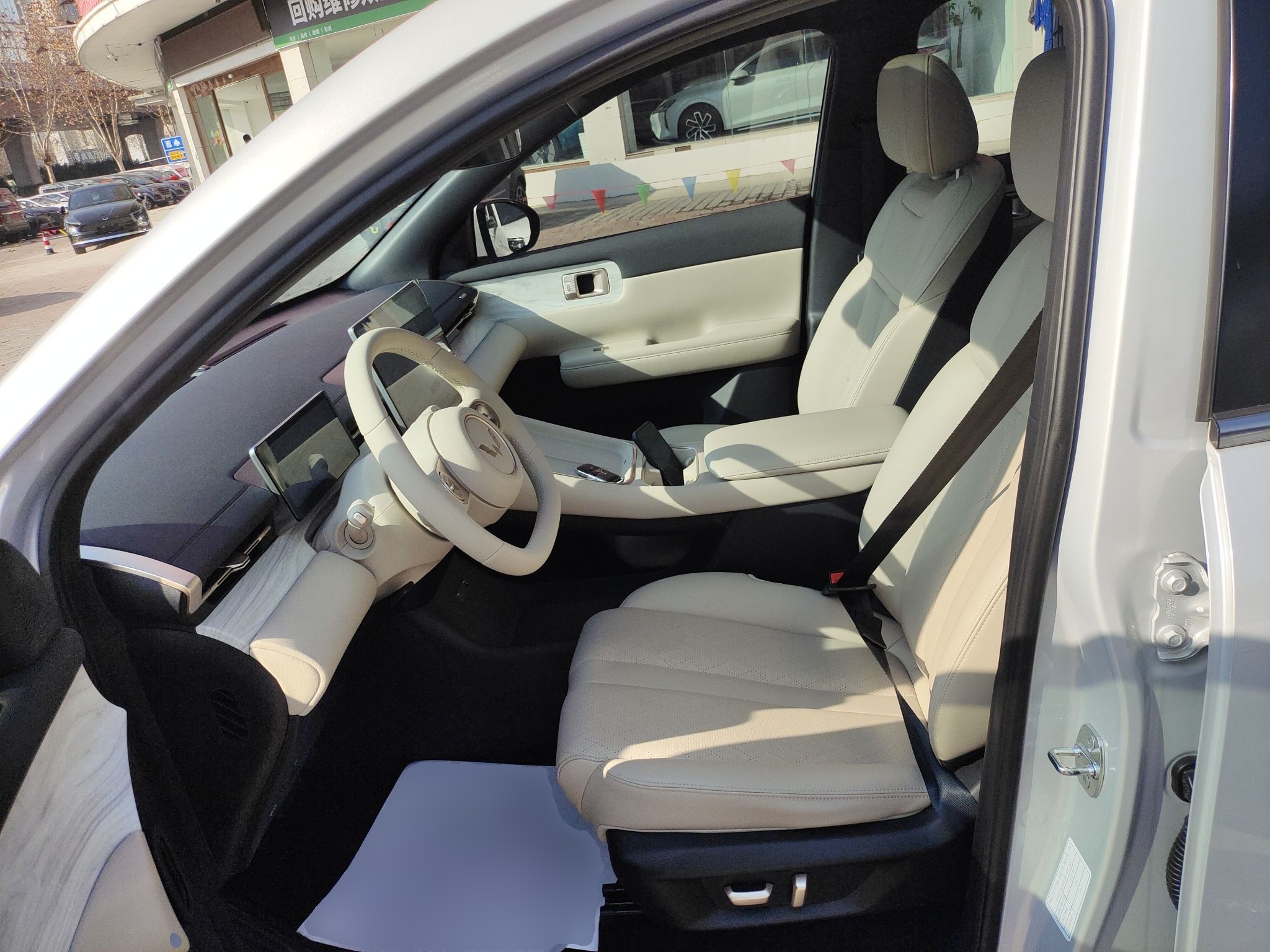 Переднее сиденье в автомобиле