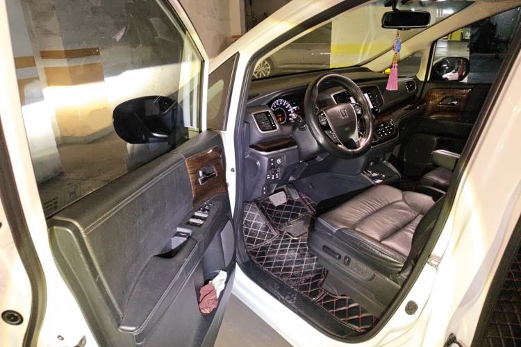 Used Honda Odyssey 2015 Revised Version 2.4L Supreme Edition