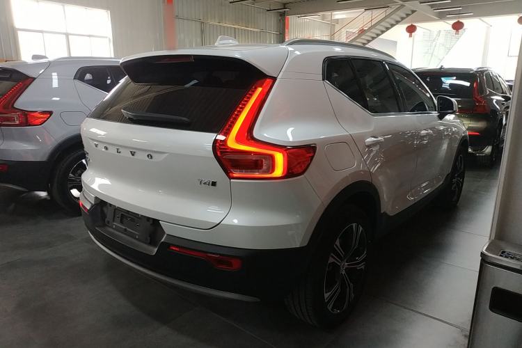 Used Volvo XC40 2021 T4 Four-Wheel Drive Smart Luxury Edition Rear Right 45 Deg