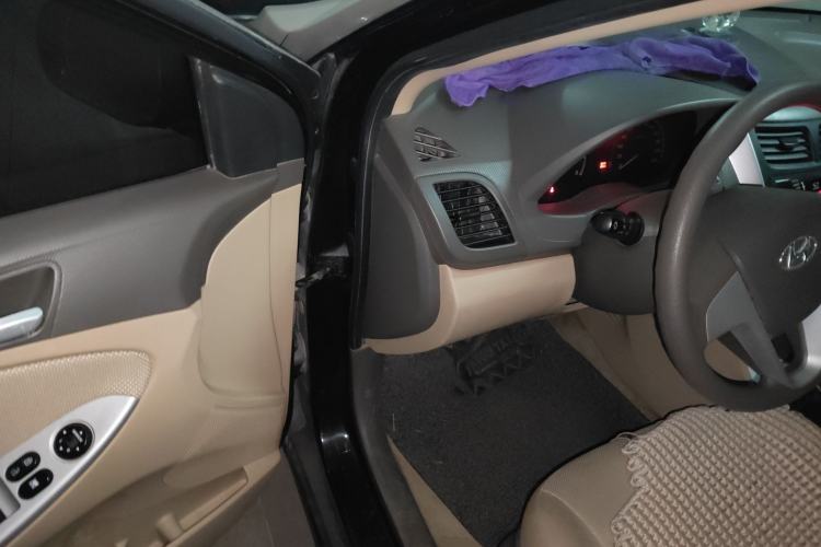 Used Hyundai Verna (older generation) 2010 Sedan 1.4L Manual Comfort GS
