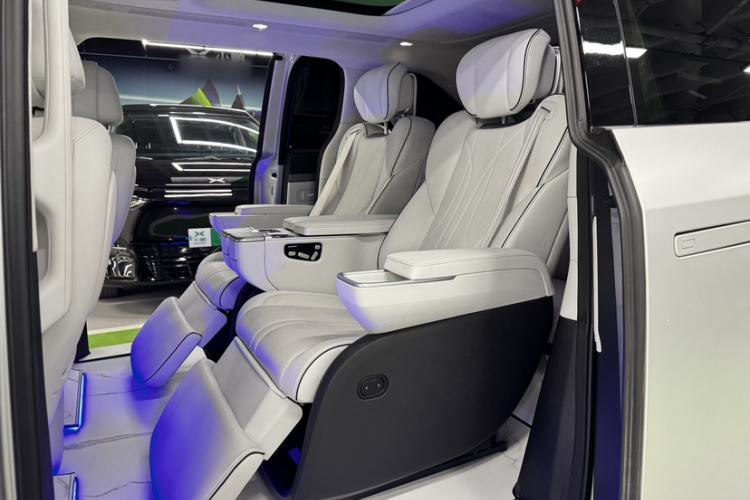 Used XPeng X9 2024 702 Ultra-Long Range Max
