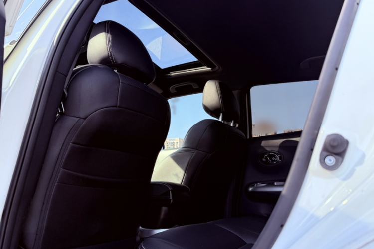 Used Infiniti ESQ 2014 1.6L Spontaneous Edition
