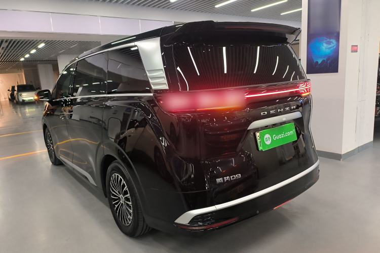 Used Denza D9 2024 DM-i 1050 Luxury Model
