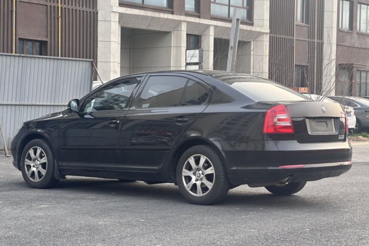 Used Skoda Octavia 2015 Classic Model 1.6L Manual Eado Version
