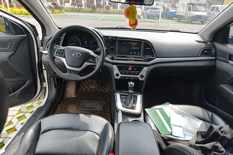 Used Hyundai Elantra (6th Generation / Lingdong) 2016 1.6L Automatic ZhiXuan – Elite Version Center Console