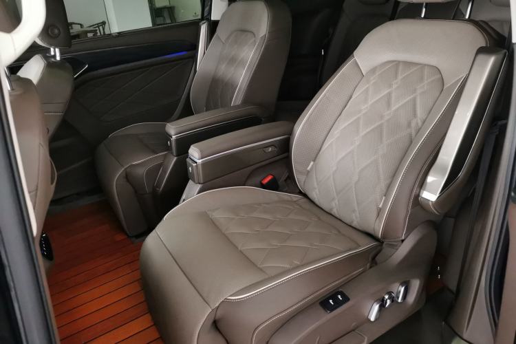 Used Volkswagen Viloran 2022 380TSI Prestige Edition Left Rear Seat