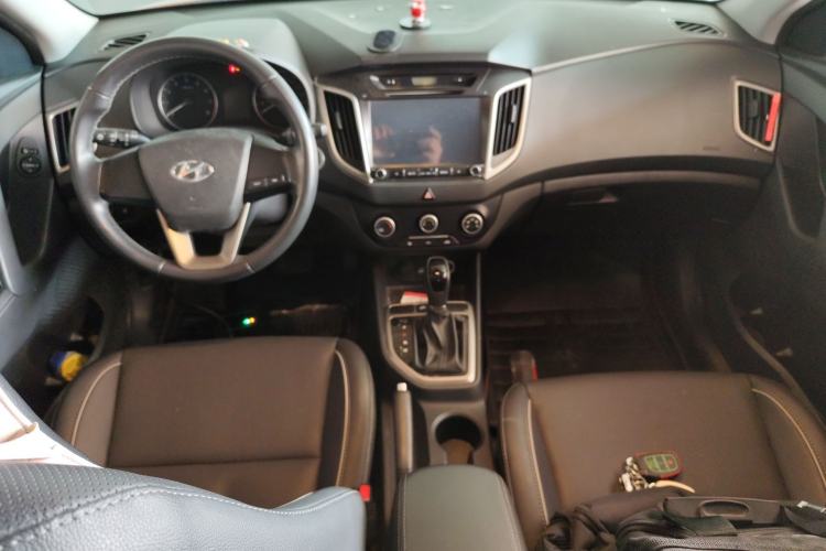 Used Hyundai ix25 2015 1.6L Automatic Two-Wheel Drive Smart GLS Trim Center Console