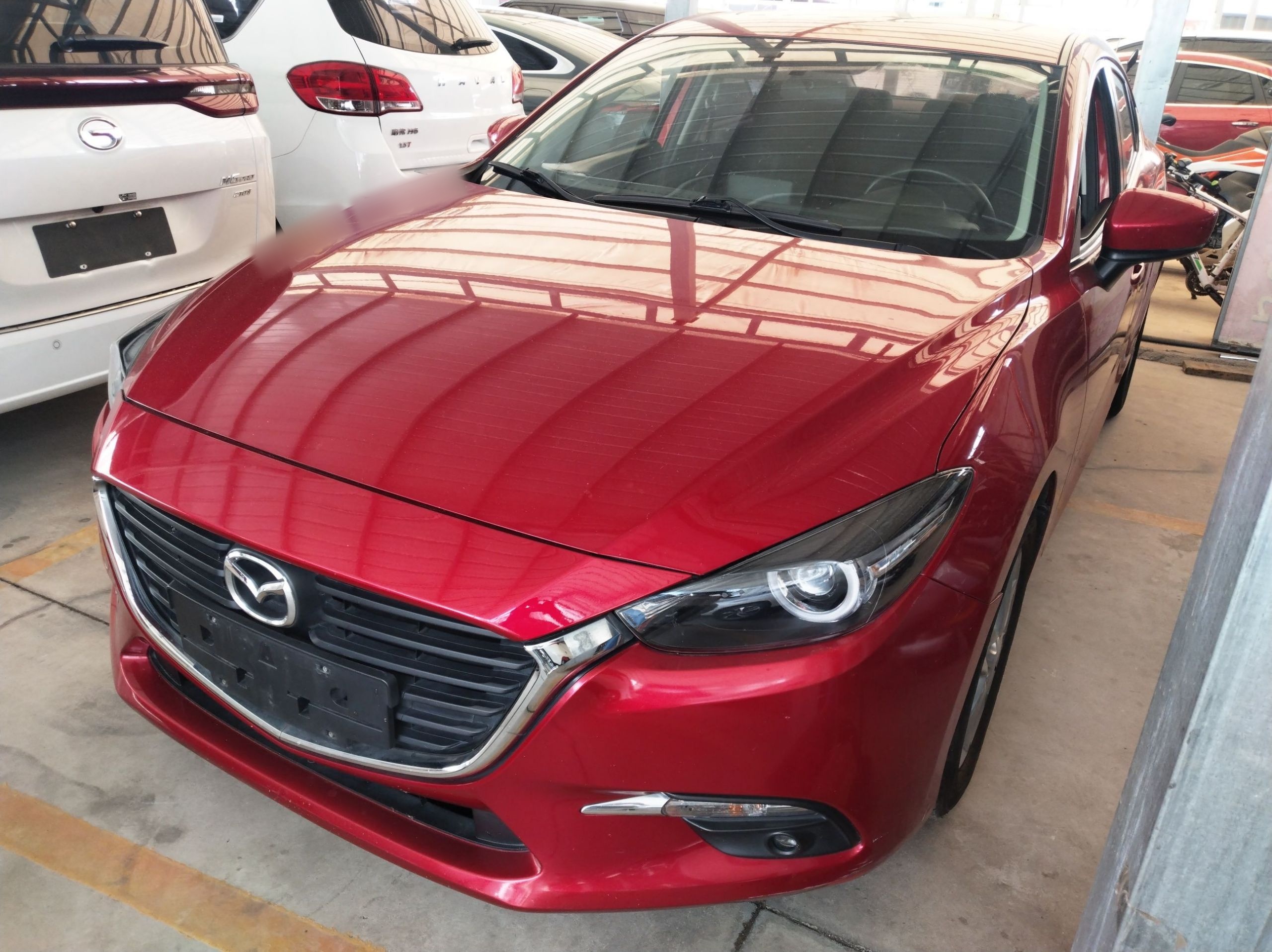 Под передней частью автомобиля