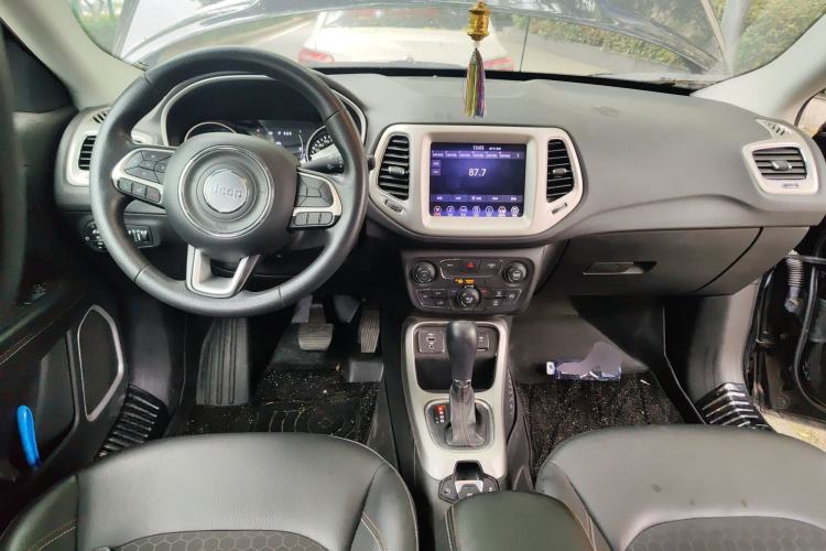 Used Jeep Compass 2020 220T Automatic Leading Edition Center Console