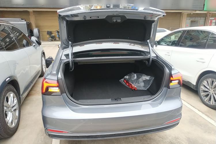 Used Roewe i6 MAX New Energy 2023 EV 420 Skyroof Special Edition Trunk