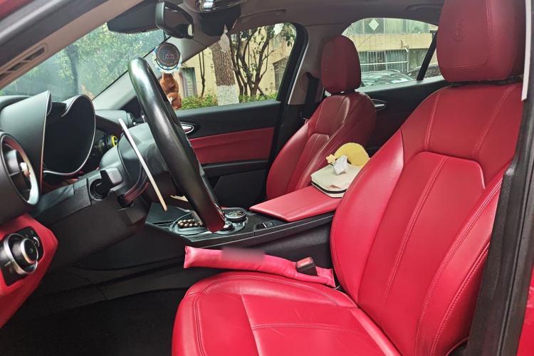 Used Alfa Romeo Giulia 2017 2.0T 280HP Luxury Edition Left Front Seat