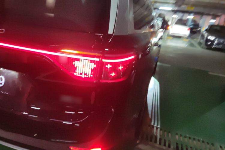 Used Hima AITO M9 2025 Extended-Range Ultra Version 52 kWh 6-Seater Right Rear Taillight