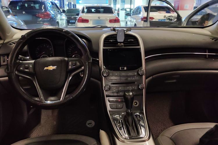 Used Chevrolet Malibu 2014 2.4L Automatic Luxury Edition Center Console