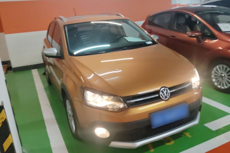 Used Volkswagen Polo 2016 1.6L Cross Polo Automatic Front Right 45 Deg