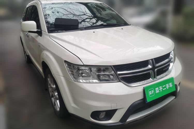 Used Dodge Journey 2013 3.6L Four-Wheel Drive Flagship Edition Front Right 45 Deg