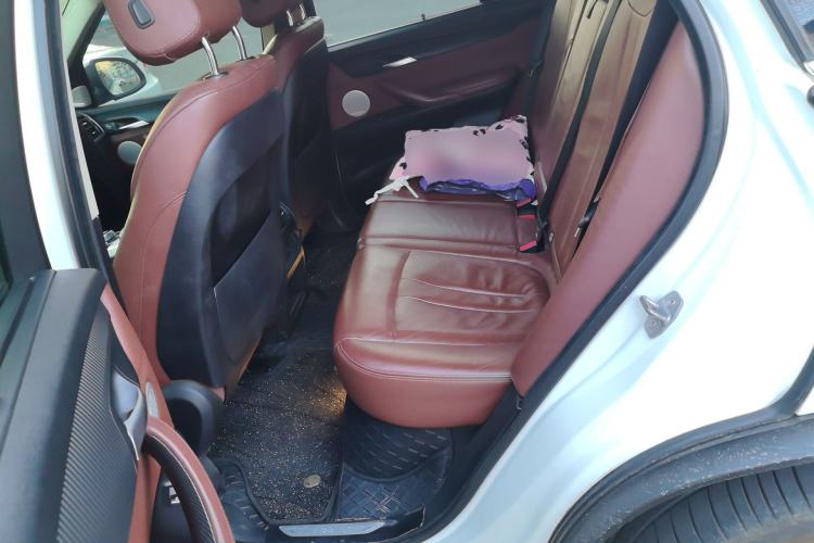 Used BMW X5  Left Rear Seat