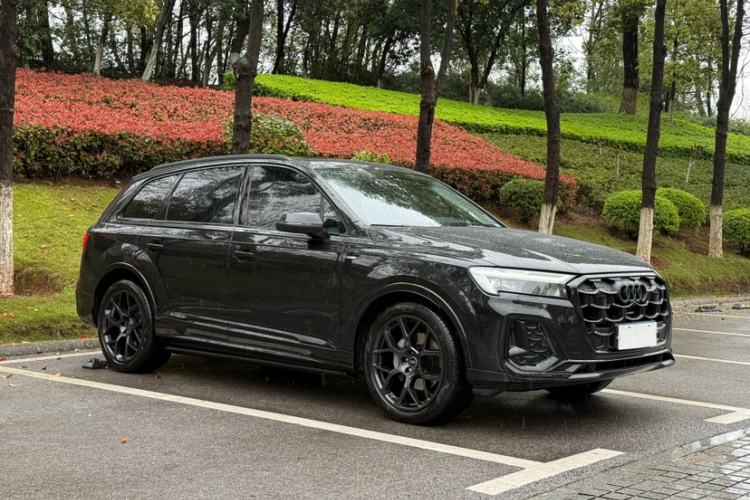 Used Audi Q7 2025 45 TFSI quattro S line Black Warrior Edition Exterior 2