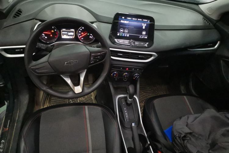 Used Chevrolet Trax 2019 Redline 325T Automatic Fun Edition China VI Standard Center Console