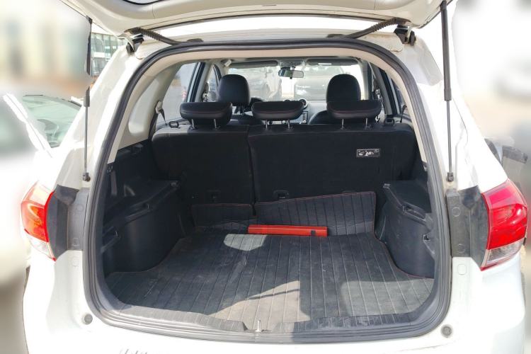 Used Haval H6 2015 Upgraded Model 1.5T Manual Two-Wheel Drive Elite Version Trunk