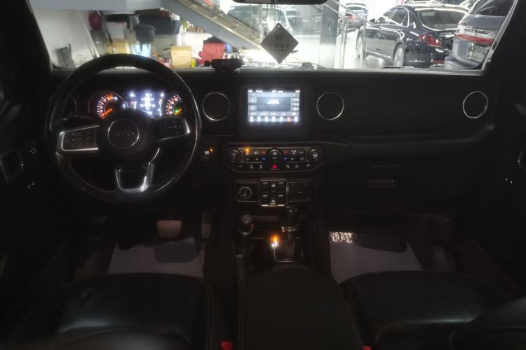 Used Jeep Wrangler 2019 2.0T Sahara Four-Door Version China VI Emission Standard
