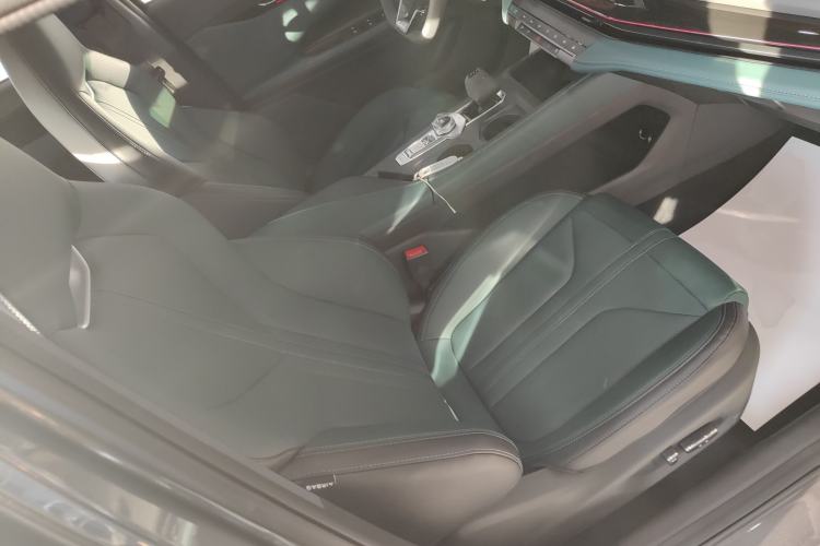 Used Changan UNI-V iDD 2024 Blue Whale Smart Electric iDD 136km Luxury Model
