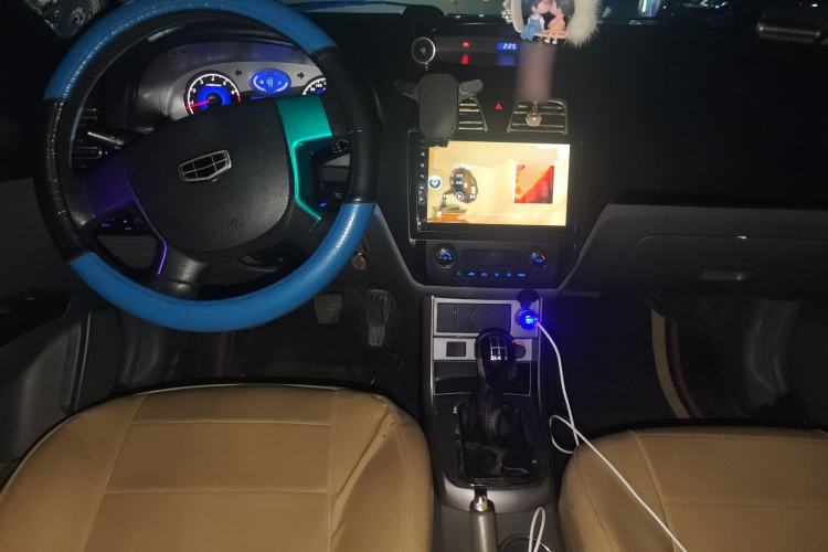 Used Geely Auto Classic Emgrand 2012 Sedan 1.8L Manual Luxury Model Center Console