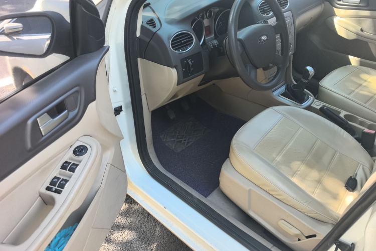 Used Ford Focus 2013 Sedan Classic 1.8L Manual Base Model
