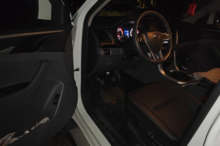 Used SAIC MAXUS T60 2017 2.4L Gasoline Manual Transmission Two-Wheel Drive High Ground Clearance Comfort Edition Standard Cabin
