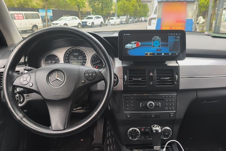 Used Mercedes-Benz GLK-Class 2011 GLK 300 4MATIC Dynamic Model Center Console