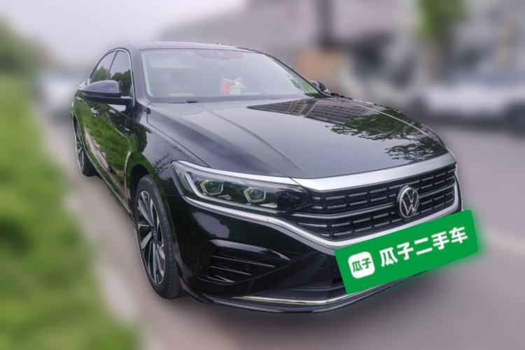 Used Volkswagen Passat 2022 330TSI Luxury Edition Front Right 45 Deg