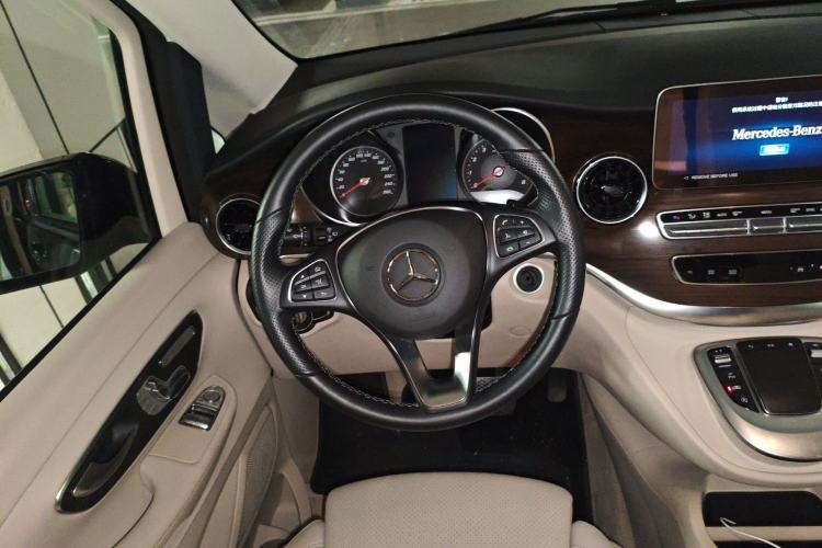 Used Mercedes-Benz V-Class 2022 V 260 Avantgarde Edition Steering Wheel