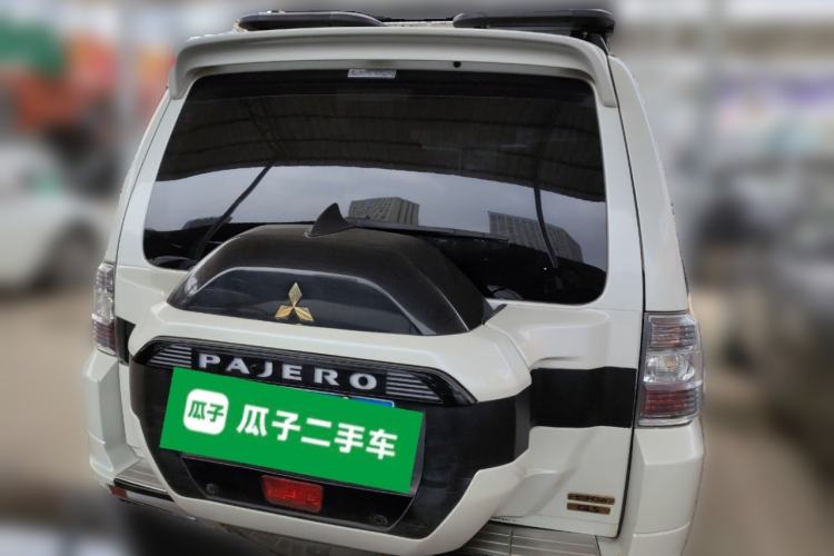 Used Mitsubishi Pajero  Rear