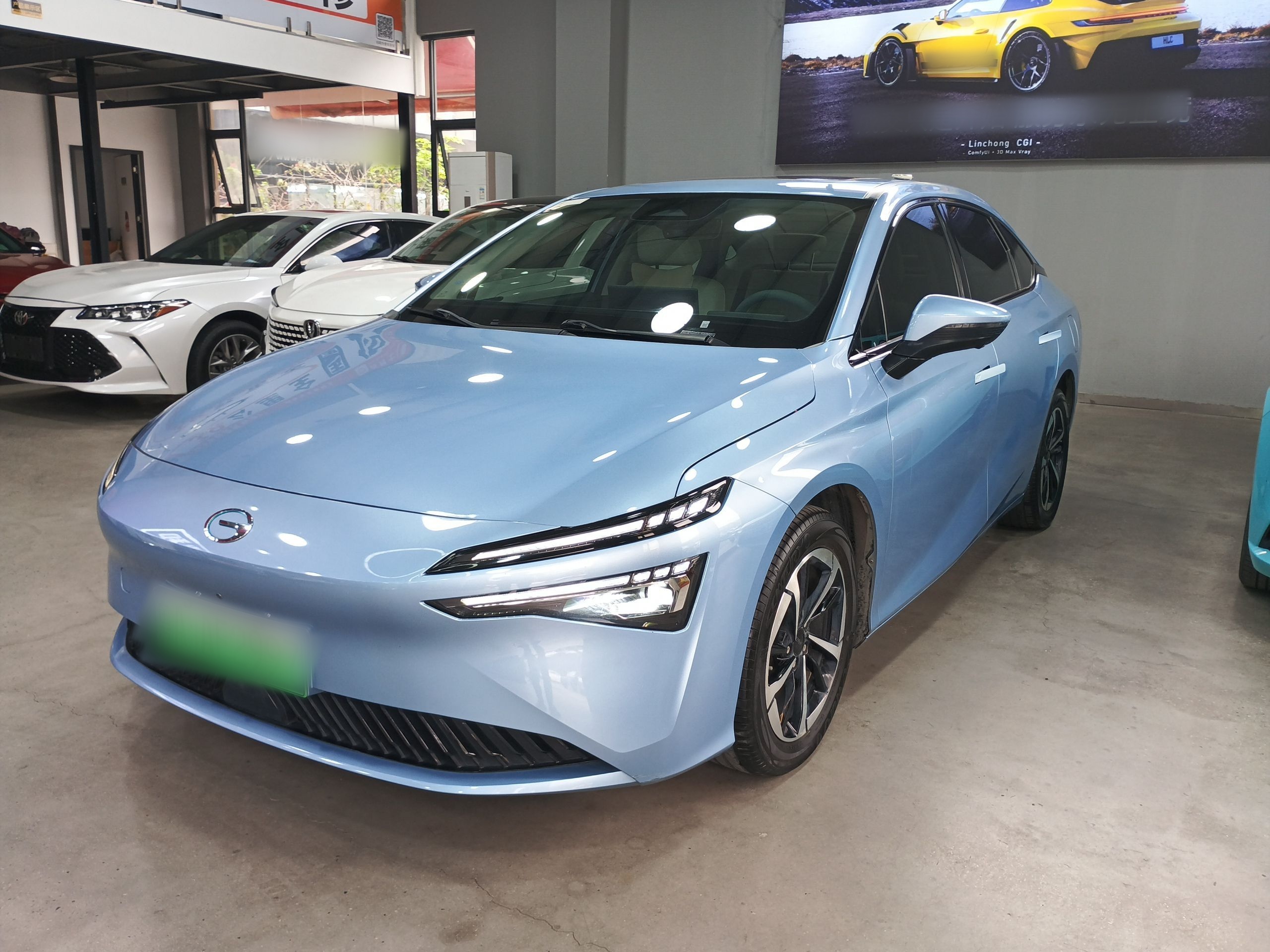 تحت مقدمة السيارة