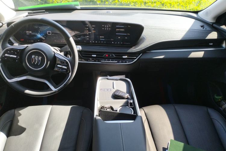 Used Buick LaCrosse 2024 28T Luxury Edition Center Console