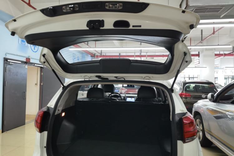 Used Kia Sportage R 2015 2.0L Automatic Two-Wheel Drive DLX Model Trunk