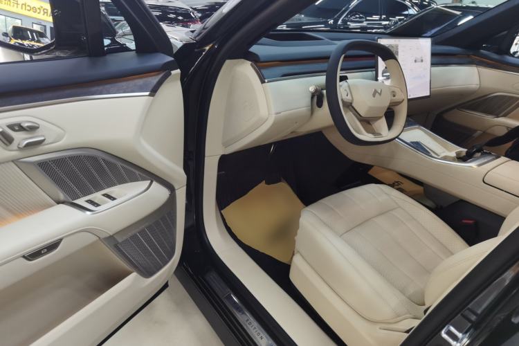 Used ONVO Luxeed L90 2025 Model—Max Six-Seater Version
