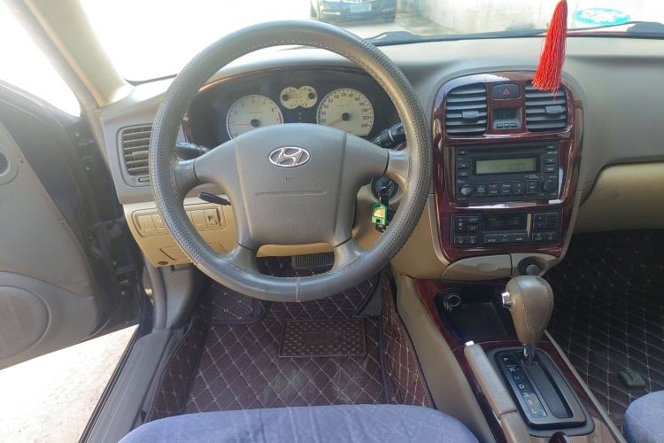 Used Hyundai MoInca 2009 2.0L Automatic Prestige GL Trim
