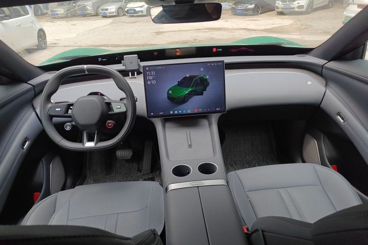 Used Xiaomi Auto YU7 2025 Ultra-Long Range Rear-Wheel Drive Version Center Console