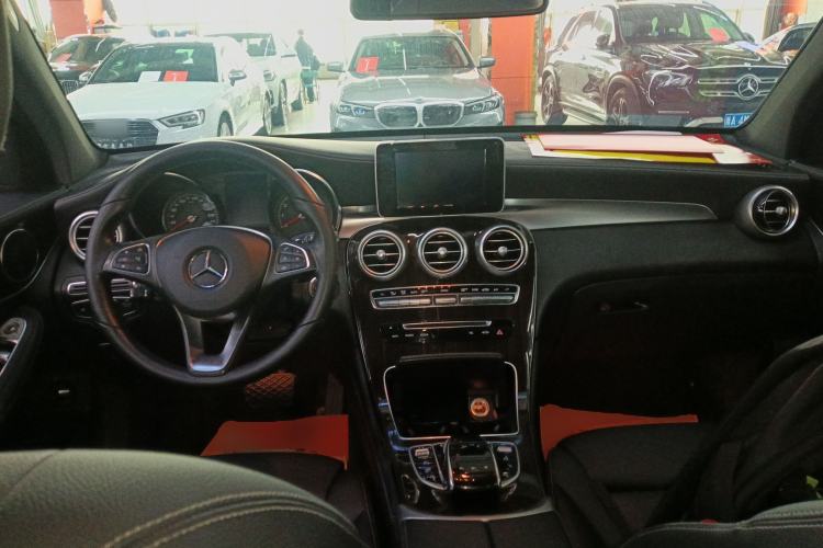 Used Mercedes-Benz GLC 2018 GLC 260 4MATIC Dynamic Edition Center Console