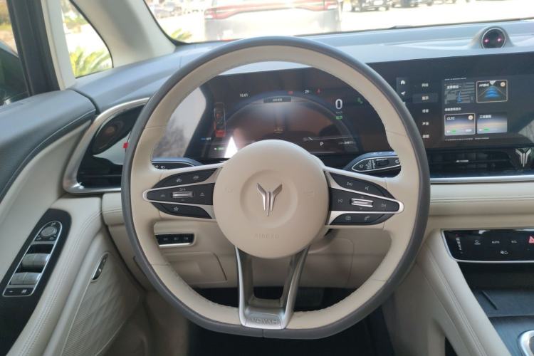 Used VOYAH Dream 2022 0-Carbon Edition Home+ Range Package 605 km Steering Wheel