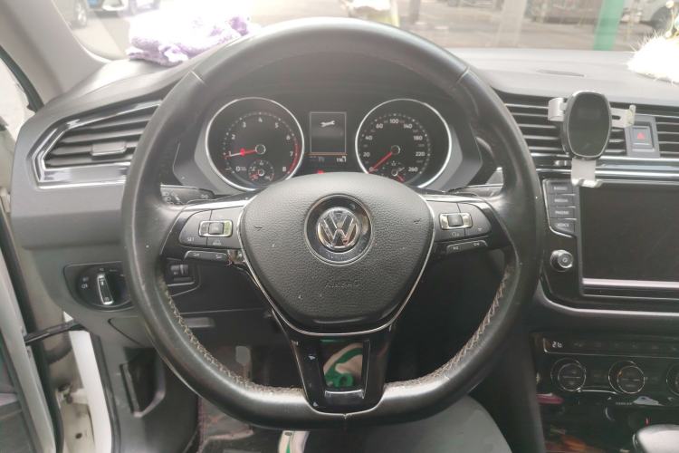 Used Volkswagen Tiguan L 2017 330TSI Automatic Two-Wheel Drive Luxury Edition Steering Wheel