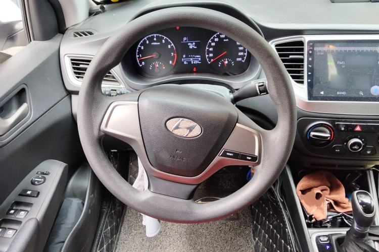 Used Hyundai Verna (new generation) 2016 1.4L Automatic Cool Edition GLS Steering Wheel