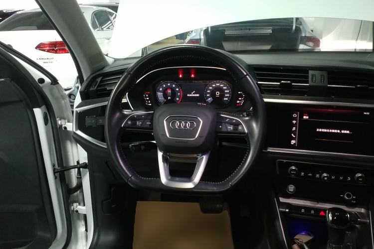 Used Audi Q3 2020 40 TFSI Fashion Dynamic Model
